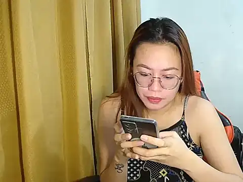 Snapshot of crizzybel chatting on November 27, 2025, 7:14 pm crizzybel online show from November 27, 2025, 7:14 pm