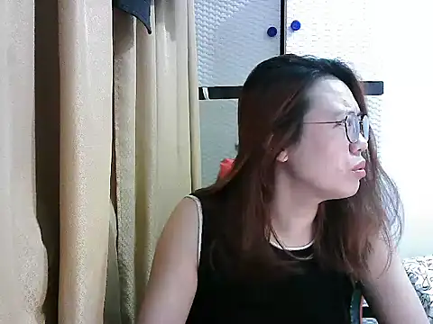 Snapshot of crizzybel chatting on November 11, 2025, 9:42 pm crizzybel online show from November 11, 2025, 9:42 pm