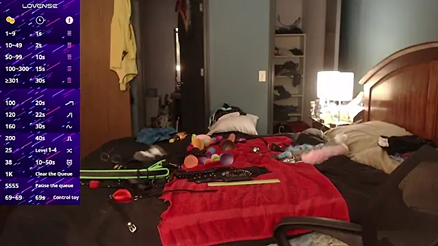 kinkywolf429 online show from November 4, 2025, 7:50 pm