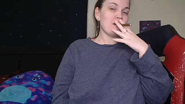 Snapshot of ToxicLilly chatting on October 12, 2025, 7:43 am ToxicLilly online show from October 12, 2025, 7:43 am