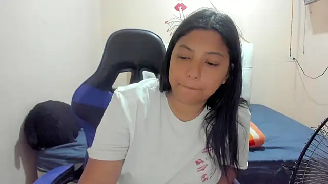 Snapshot of Leylafourniert chatting on March 21, 2025, 8:50 pm Leylafourniert online show from March 21, 2025, 8:50 pm