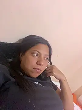 Snapshot of Leylafourniert chatting on February 25, 2025, 6:33 pm Leylafourniert online show from February 25, 2025, 6:33 pm