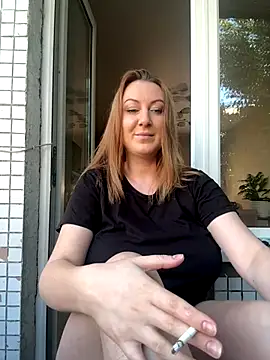 Snapshot of Mira_Xo_ chatting on September 25, 2025, 7:03 am Mira Xo online show from September 25, 2025, 7:03 am