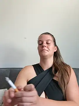 Snapshot of newMichelle chatting on July 15, 2026, 9:16 am newMichelle online show from July 15, 2026, 9:16 am