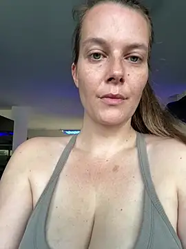 Snapshot of newMichelle chatting on June 19, 2026, 5:46 am newMichelle online show from June 19, 2026, 5:46 am