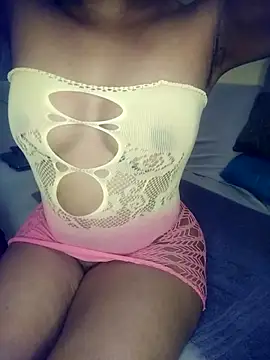 smalltitiz online show from October 9, 2025, 5:02 pm