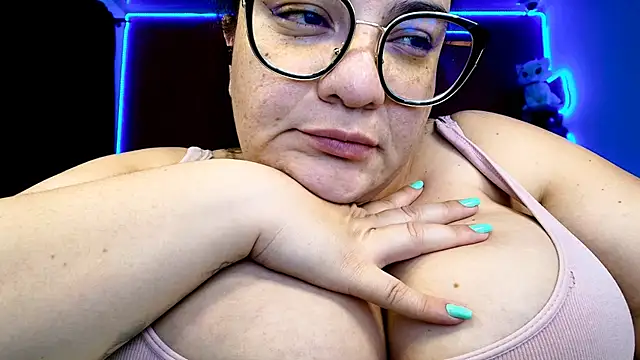 Snapshot of lulubigtitts1 chatting on February 6, 2025, 7:35 am lulubigtitts1 online show from February 6, 2025, 7:35 am