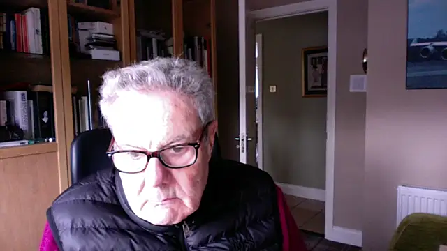 Snapshot of Oldpistolpete chatting on November 30, 2025, 2:40 pm Oldpistolpete online show from November 30, 2025, 2:40 pm