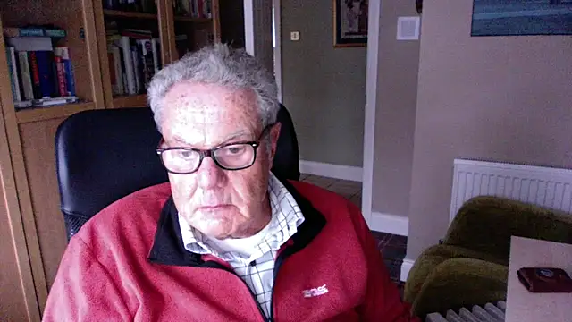 Snapshot of Oldpistolpete chatting on February 14, 2025, 11:10 am Oldpistolpete online show from February 14, 2025, 11:10 am