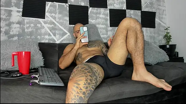 Snapshot of leonidas_18k chatting on May 4, 2026, 3:59 pm leonidas 18k online show from May 4, 2026, 3:59 pm
