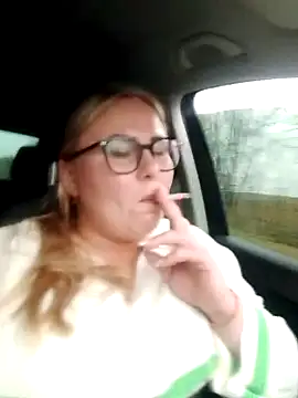 Robyn Lea online show from November 8, 2025, 12:42 pm