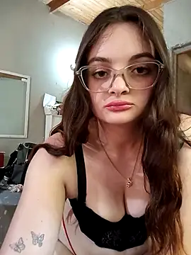 Emmacut online show from November 10, 2025, 4:56 pm