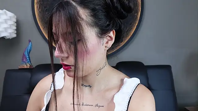 Snapshot of miss_sharlotte18 chatting on April 6, 2026, 6:09 pm miss sharlotte18 online show from April 6, 2026, 6:09 pm