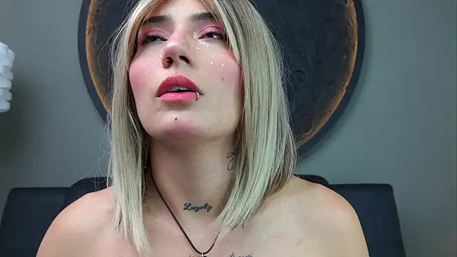 miss sharlotte18 online show from September 30, 2025, 6:14 pm