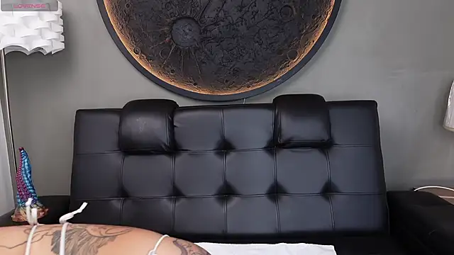 miss vaiolette online show from May 21, 2026, 11:07 am