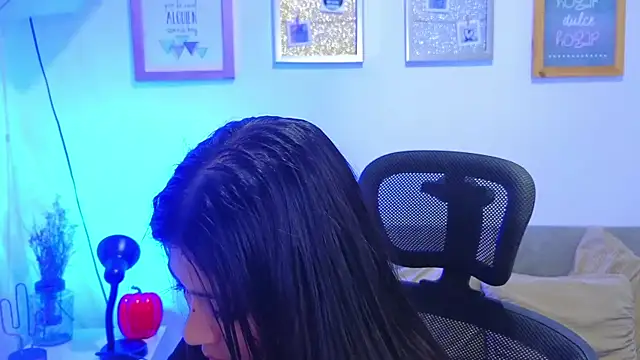 Snapshot of annylouis chatting on November 5, 2025, 7:50 pm annylouis online show from November 5, 2025, 7:50 pm