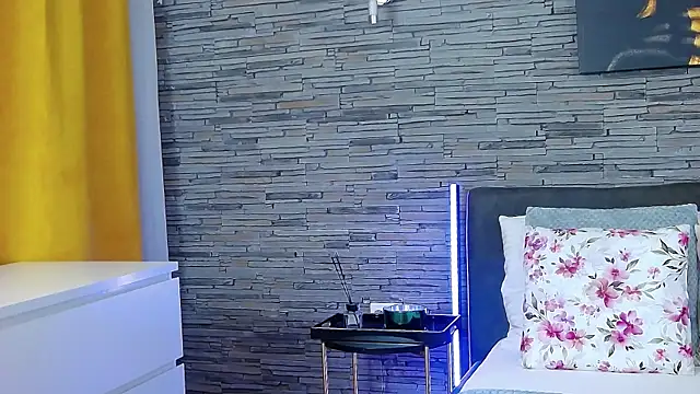 AllanaJoy online show from August 4, 2026, 4:50 am
