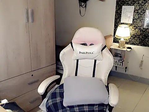 Snapshot of french_cheska chatting on September 14, 2025, 2:06 pm french cheska online show from September 14, 2025, 2:06 pm