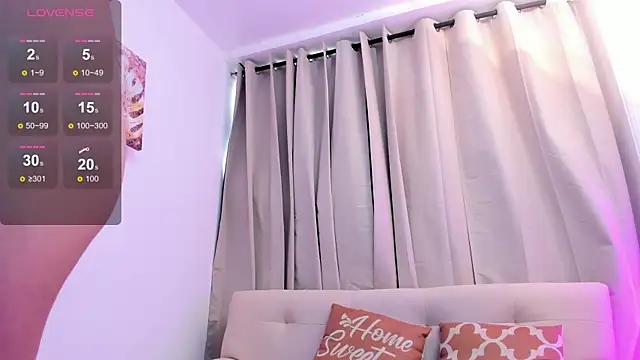 Snapshot of SALOME_F0X_ chatting on February 9, 2026, 8:18 pm SALOME F0X online show from February 9, 2026, 8:18 pm