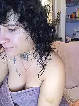 callmelouve online show from October 2, 2025, 7:45 am