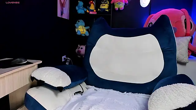 stelleknox  online show from March 10, 2026, 9:41 pm