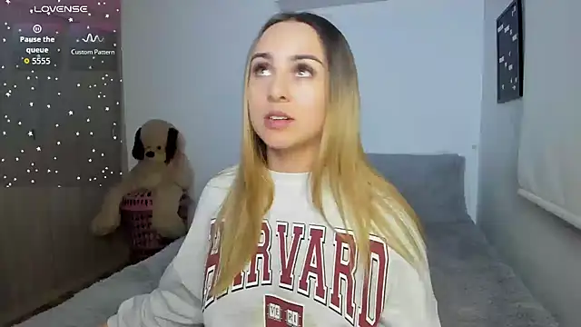 sophi mooreno online show from December 19, 2025, 2:48 am