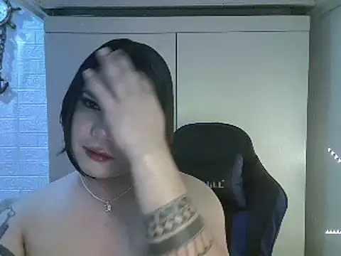 Snapshot of StrawberryWine07 chatting on February 6, 2025, 9:22 am StrawberryWine07 online show from February 6, 2025, 9:22 am