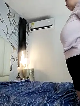 mollieblue69 online show from October 18, 2025, 1:02 pm