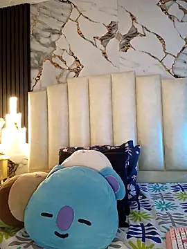 mollieblue69 online show from March 10, 2026, 1:04 pm