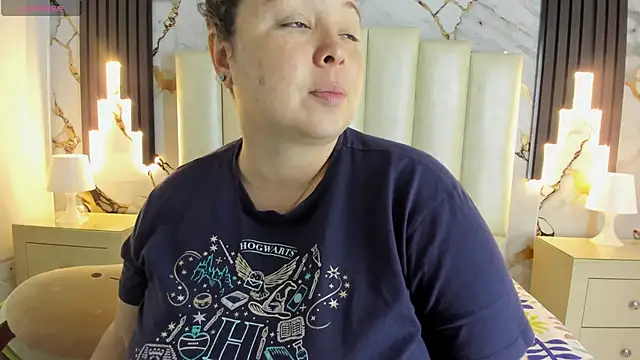 Snapshot of mollieblue69 chatting on February 21, 2025, 12:49 pm mollieblue69 online show from February 21, 2025, 12:49 pm