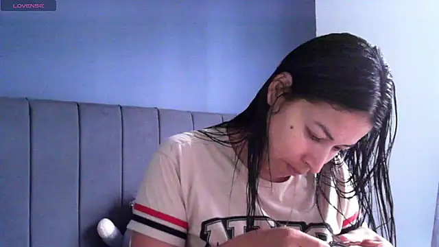 Snapshot of Sweet-Angie chatting on May 11, 2026, 4:04 pm Sweet-Angie online show from May 11, 2026, 4:04 pm