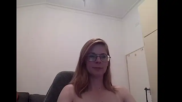Snapshot of SavannaGirly chatting on September 12, 2025, 8:03 am SavannaGirly online show from September 12, 2025, 8:03 am