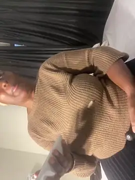 Snapshot of Cardiebae89 chatting on February 27, 2026, 12:11 am Cardiebae89 online show from February 27, 2026, 12:11 am