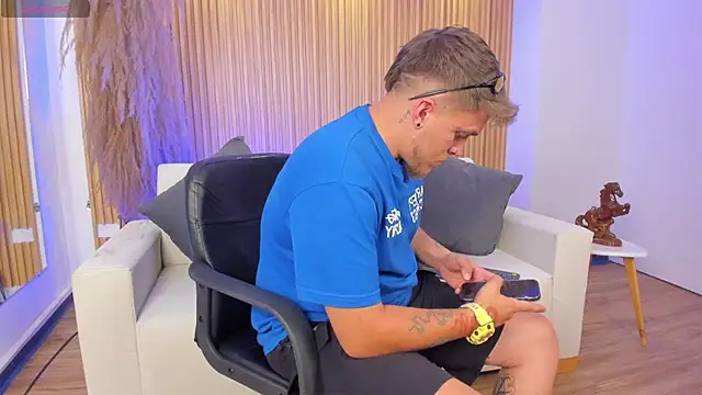 Snapshot of keane_lee chatting on February 7, 2025, 7:38 pm keane lee online show from February 7, 2025, 7:38 pm