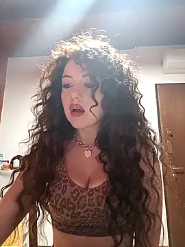 Snapshot of CurlyElisa chatting on April 7, 2026, 10:55 pm CurlyElisa online show from April 7, 2026, 10:55 pm