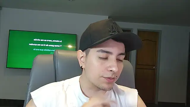 Snapshot of Jhoan_saenz chatting on November 15, 2025, 5:00 am Jhoan saenz online show from November 15, 2025, 5:00 am