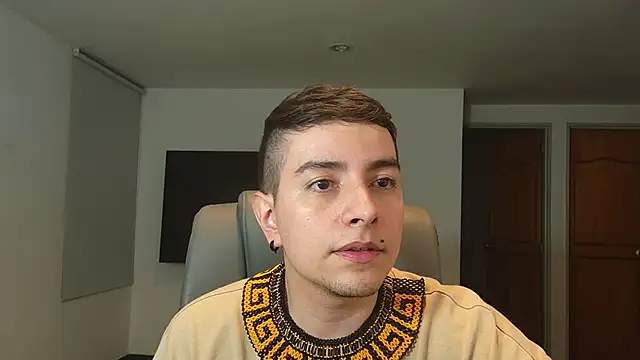 Snapshot of Jhoan_saenz chatting on October 28, 2025, 5:39 am Jhoan saenz online show from October 28, 2025, 5:39 am