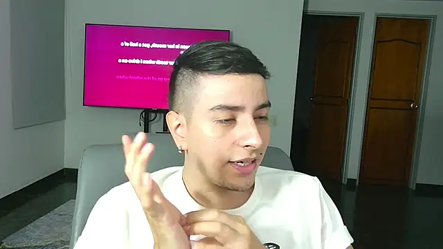 Snapshot of Jhoan_saenz chatting on October 21, 2025, 11:15 pm Jhoan saenz online show from October 21, 2025, 11:15 pm