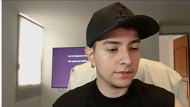 Snapshot of Jhoan_saenz chatting on October 10, 2025, 4:52 pm Jhoan saenz online show from October 10, 2025, 4:52 pm