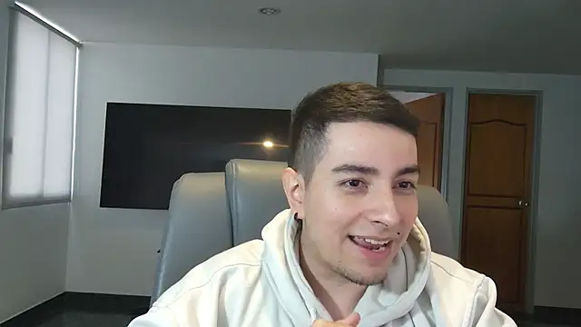 Snapshot of Jhoan_saenz chatting on November 11, 2025, 9:09 pm Jhoan saenz online show from November 11, 2025, 9:09 pm