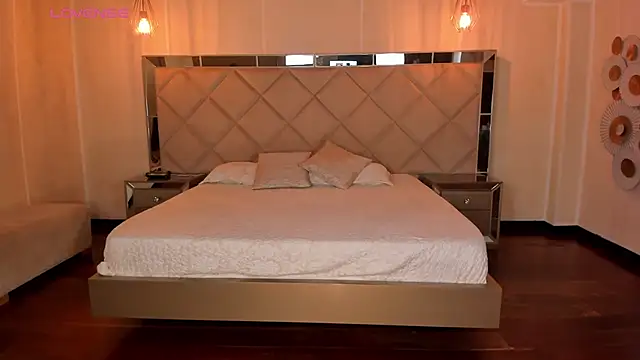 Snapshot of MaryLewis_ chatting on April 11, 2026, 12:53 pm MaryLewis online show from April 11, 2026, 12:53 pm