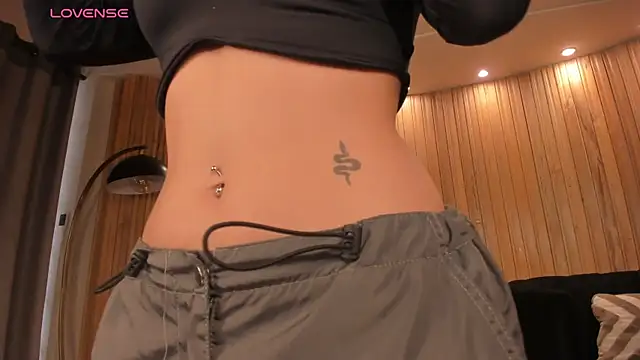 Snapshot of MaryLewis_ chatting on April 5, 2026, 12:45 pm MaryLewis online show from April 5, 2026, 12:45 pm