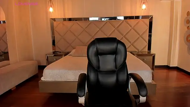 Snapshot of MaryLewis_ chatting on April 10, 2026, 12:01 pm MaryLewis online show from April 10, 2026, 12:01 pm