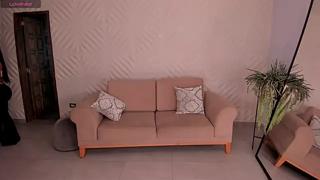 KateSunder online show from December 1, 2025, 1:23 pm