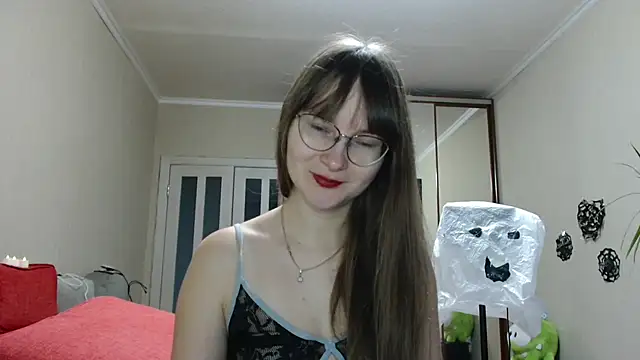 Snapshot of KiraGoldens chatting on November 2, 2025, 5:56 am KiraGoldens online show from November 2, 2025, 5:56 am