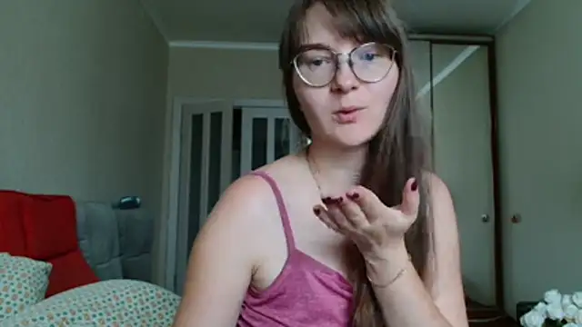 KiraGoldens online show from July 10, 2026, 6:35 am