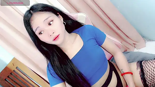 amomentoflust69 online show from May 17, 2026, 11:43 am