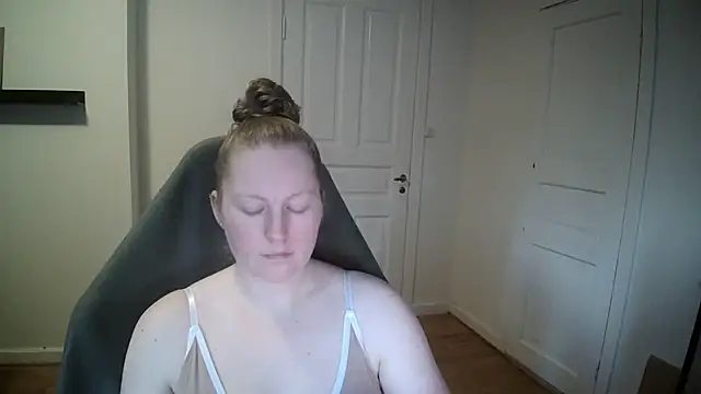 Snapshot of Girlnina-1995 chatting on February 5, 2025, 1:44 pm Girlnina-1995 online show from February 5, 2025, 1:44 pm
