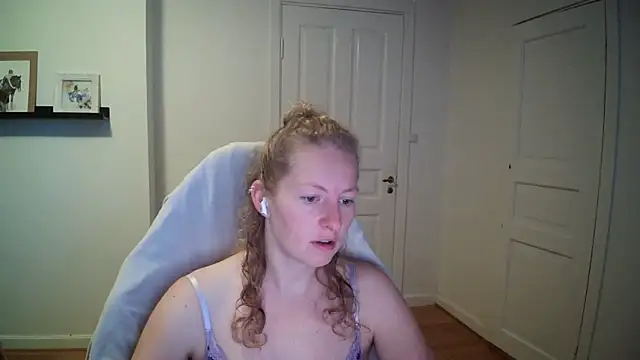Snapshot of Girlnina-1995 chatting on September 25, 2025, 8:09 am Girlnina-1995 online show from September 25, 2025, 8:09 am