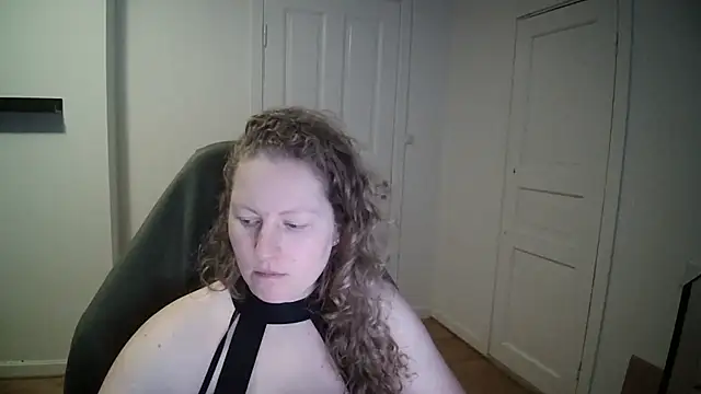 Snapshot of Girlnina-1995 chatting on February 18, 2025, 2:38 pm Girlnina-1995 online show from February 18, 2025, 2:38 pm